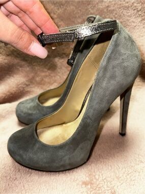 Women's ALDO Suede sky high
heels Size: 6 Color: Gray